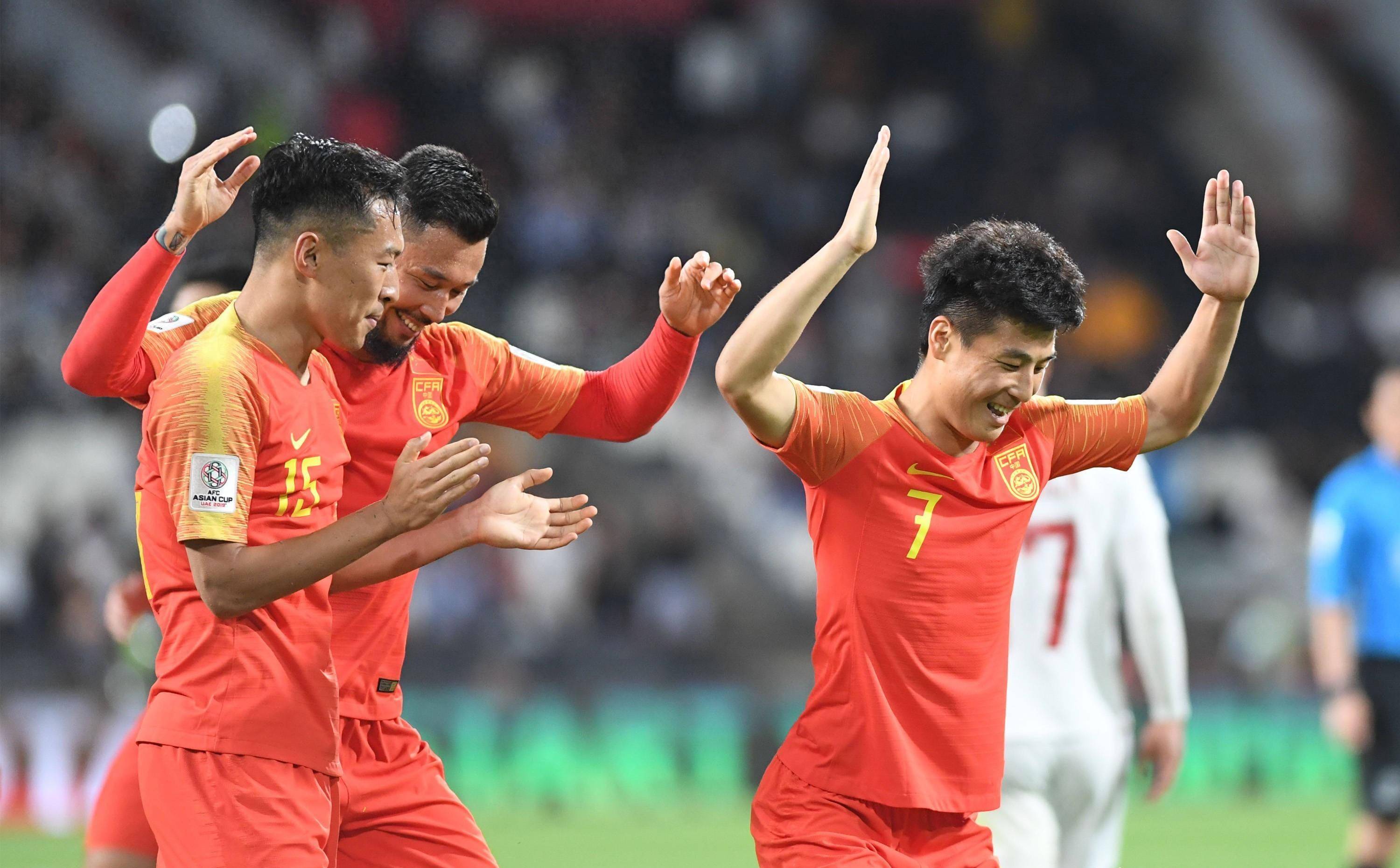 国内足球赛事掀起热潮，激励球迷热情！