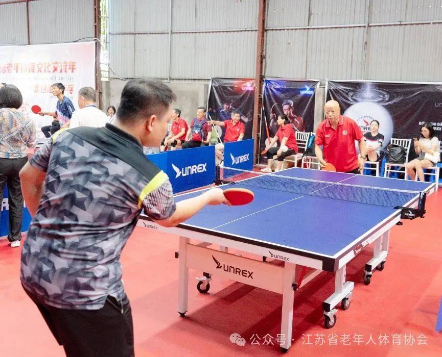 越南代表团在乒乓球比赛中发挥出众